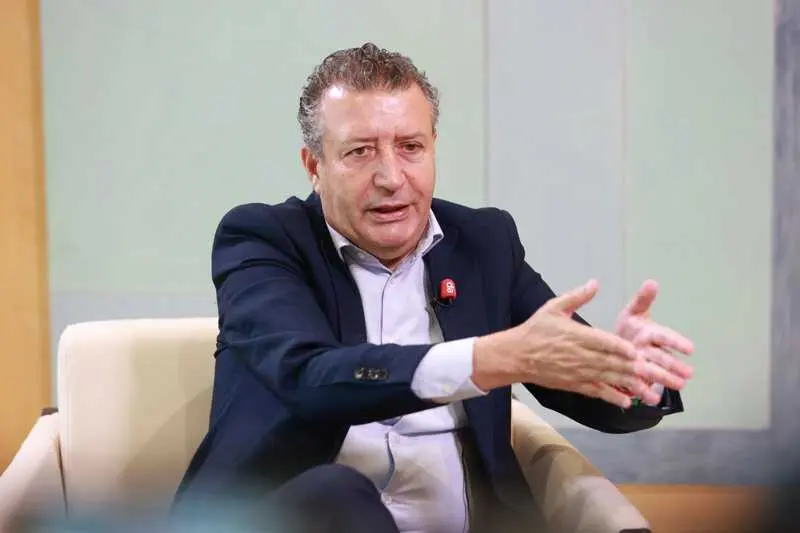 La oficina de turismo de Diputación en la Plaza del Triunfo reabrirá "de común acuerdo" con el sector