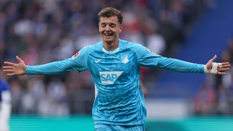 El presidente del Hoffenheim confirma las negociaciones sobre el traspaso de un jugador en el punto de mira del Barcelona y del Chelsea