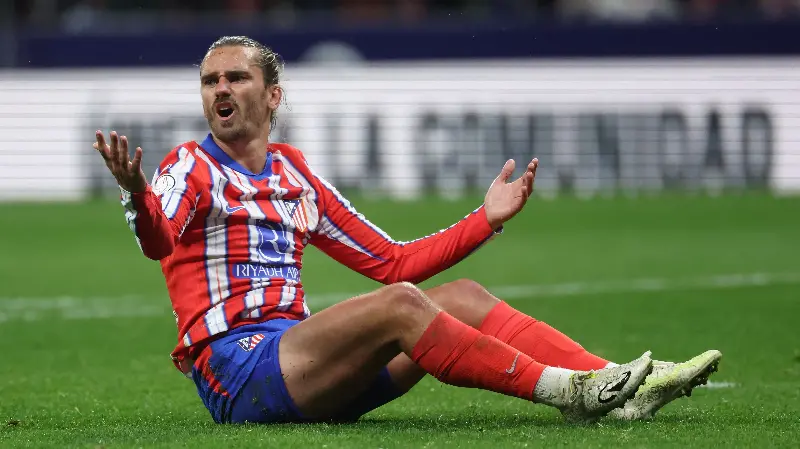 Sus compañeros de equipo esperan su decisión.