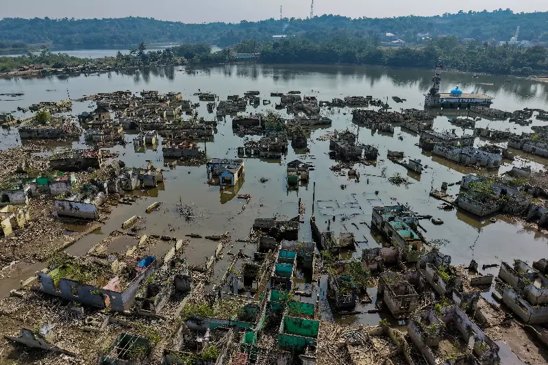 An aerial view shows Somang village in Indonesia's western Banten province, which was deliberately flooded to make way for the construction of a dam, and has now re-emerged due to the El Niño-driven drought (AFP/Getty)