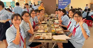 Opening school cafeterias to parents for supervision: How can we avoid situations where the doors are only half-open?