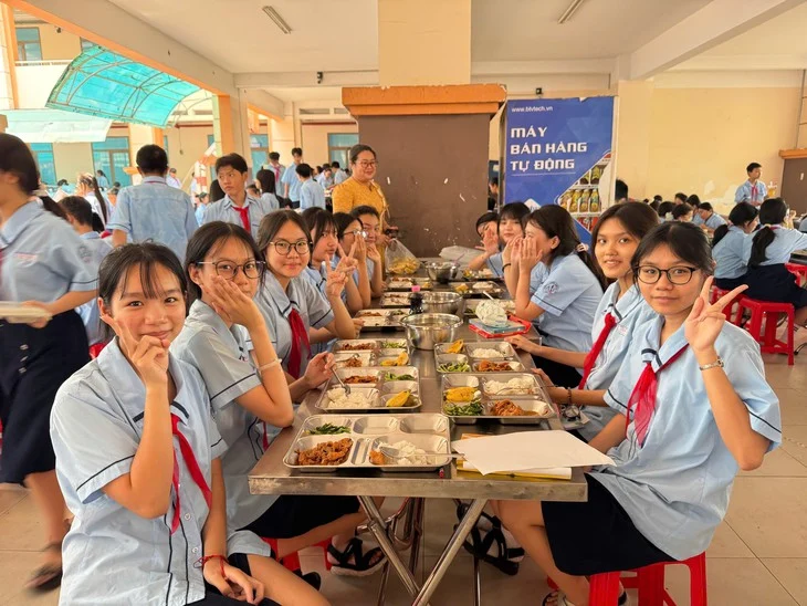 Opening the school canteen: Parents want to 'see and hear' firsthand, schools are concerned with 'monitoring the movement' - Photo 1.