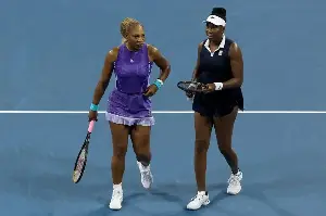 Williams sisters fall at Cincinnati while Zverev advances