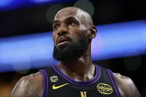 LeBron James Put on Notice as Lakers Timeline Tightens