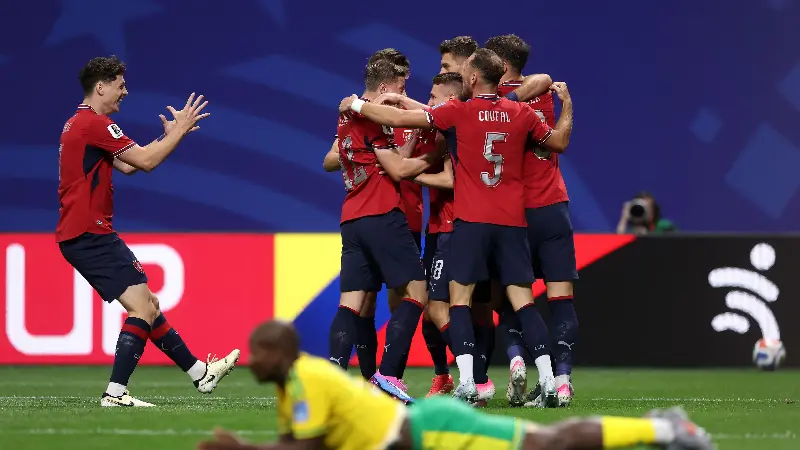 Early Czech breakthrough fails to ignite match