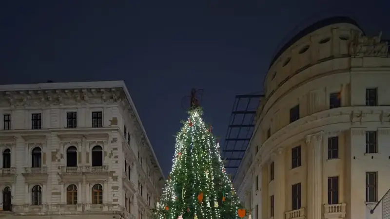 The Budapest Christmas Fair in Vörösmarty Square.