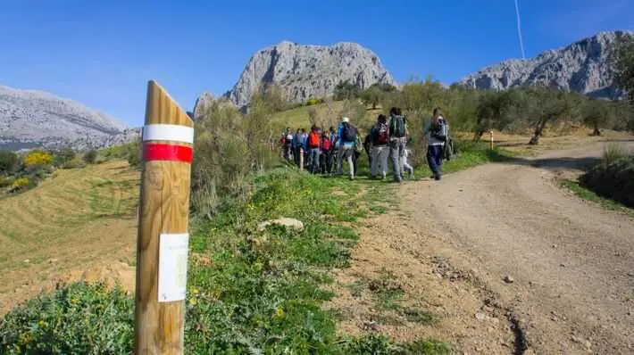 La Diputación organiza rutas guiadas por tres recorridos de la Gran Senda de Málaga y la Senda Litoral