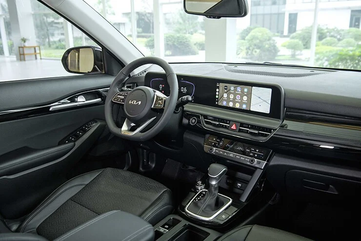 Modern cockpit on the 2026 KIA Seltos
