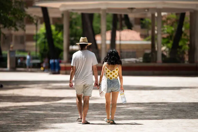 La calidad de vida en España aumenta en 2025 hasta los 101,74 puntos y es mayor en hombres que en mujeres, según el INE