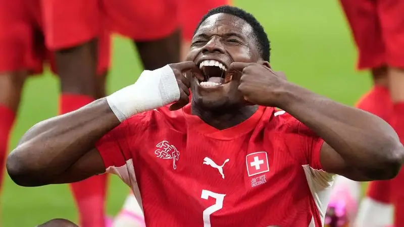 Ex-Bundesliga-Stürmer Embolo gelingt sehenswerter Treffer