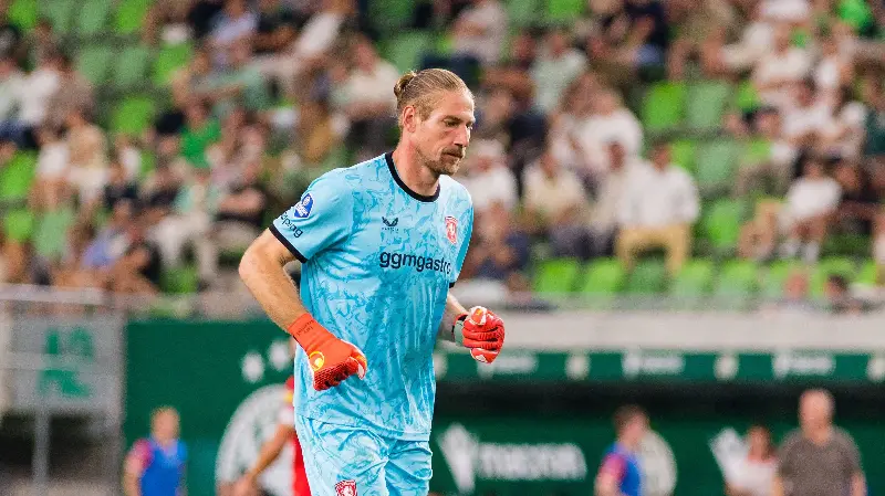 Lars Unnerstall debe temer seriamente por su puesto en el once inicial del FC Twente