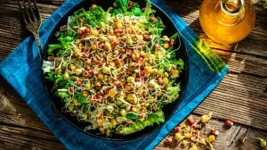 Refreshing Summer Sprouts Salad With Tangy Lemon Dressing: No-Cook Protein Meal For Weight Loss