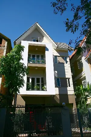 Renovating a raw villa in an elegant style.