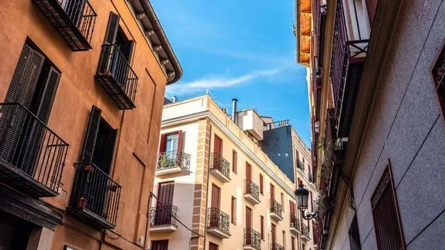 El exclusivo palacete del siglo XVIII en el que vive Kiko Matamoros: 400 metros cuadrados, seis salones y en plano barrio de los Austrias