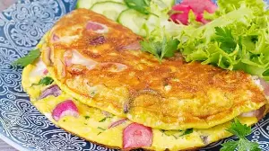 Start Your Day With This Chicken & Spinach Stuffed Omelette: A Low-Carb Chicken Breakfast Packed With 45g Of Protein