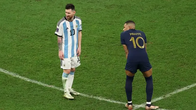 La comparativa estadística entre Messi y Mbappé en la temporada 2025/26