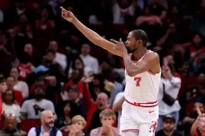NBA: Kevin Durant scores 29 as Rockets hold off 76ers