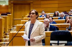 Mónica García reivindica la gestión del hantavirus y carga contra Clavijo