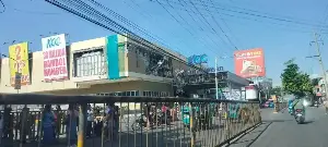 Major quake off south Philippines kills 3, triggers tsunami warnings