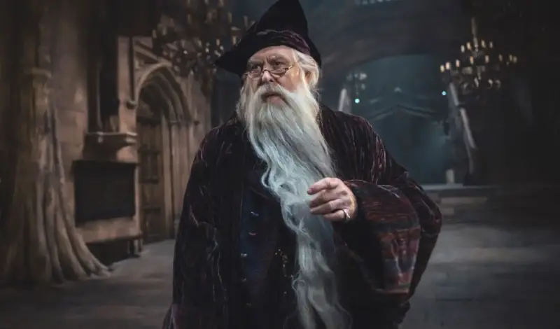John Lithgow defiende su Dumbledore pese a J.K. Rowling