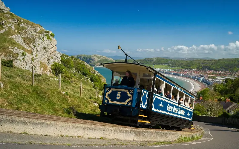 Enjoy a vintage Welsh hillside ride on a Great Orme Tramway tram car - Electric Egg/Alamy