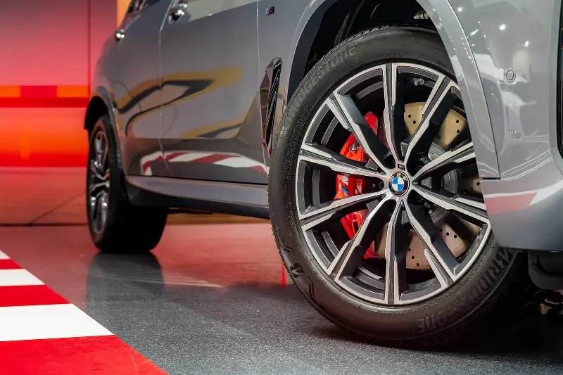 BMW 3 SERIES và BMW X5: Tôn vinh hành trình 110 năm bằng bộ phụ kiện đậm chất riêng - Ảnh 7.
