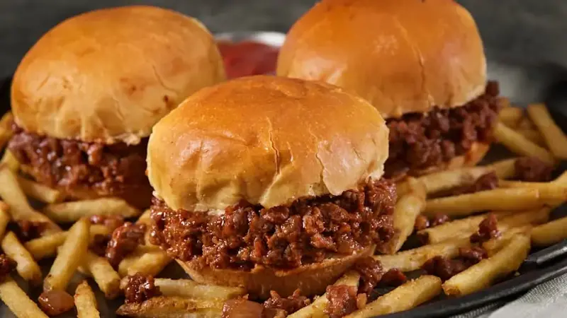 Sloppy Joe Sliders with Fries