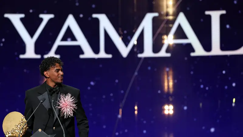 Lamine Yamal se lleva el primer premio de la gala del Balón de Oro
