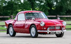 Lewis Hamilton’s father sells classic car collection for £1.7m