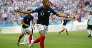 Mbappe equals Ronaldo "the Fat," becoming the top scorer in the World Cup knockout rounds.