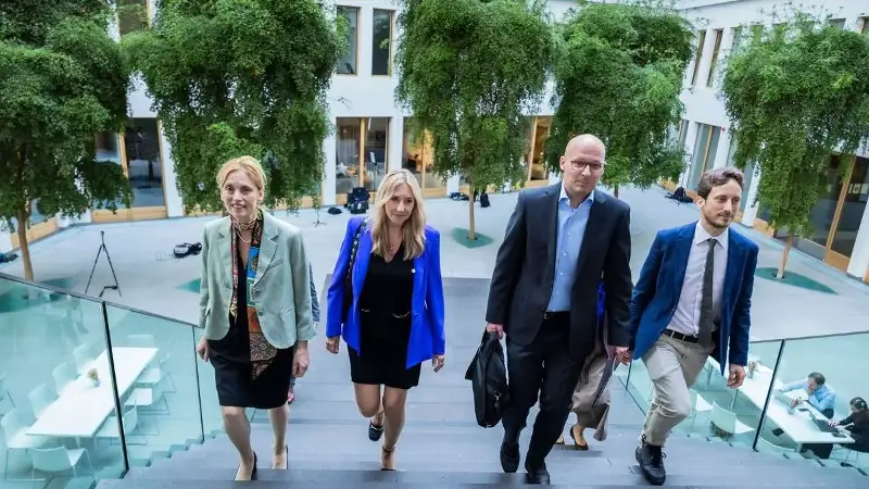 Bundesbildungsministerin Karin Prien und die Präsidentin der Bildungsministerkonferenz, Anna Stolz, zeigten sich beunruhigt, aber nicht überrascht von den Pisa-Ergebnissen.