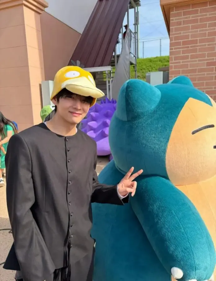 BTS V’s Tokyo Theme Park Adventure Goes Viral / IG