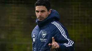 Arsenal handed transfer boost as Bundesliga giants slash asking price for defensive target