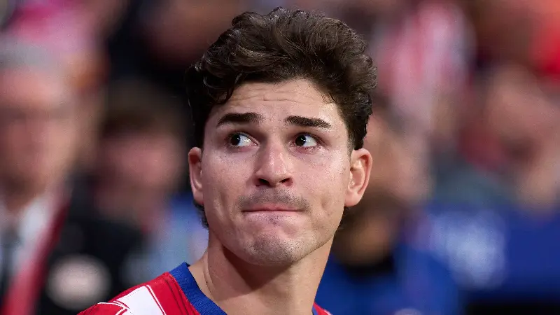El paso de Álvarez pone en alerta al Arsenal tras la ventaja del Barcelona