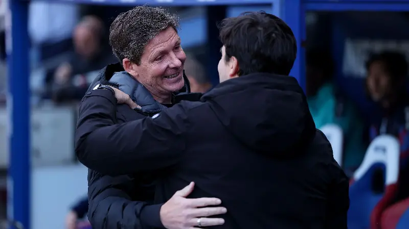 Palace face anxious managerial wait
