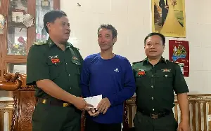 The captain of the fishing boat that sank at Gianh estuary swam ashore after being missing for 8 hours.