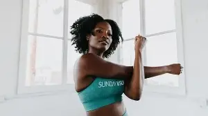 Fitness trainer shares exact blueprint to lose 2kg in April without visiting the gym: Lists home exercises with dumbbell