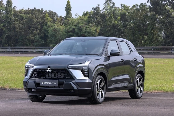 The exterior of the 2026 Mitsubishi Xforce has a distinctly SUV look with its embossed lines.