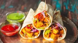 How to make the perfect Kashmiri chicken kathi roll at home? Try this flavourful recipe by chef Ranveer Brar