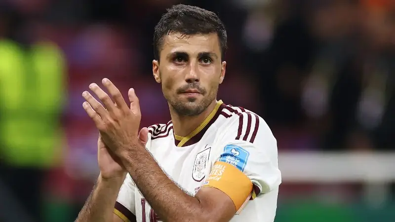 En medio de las negociaciones con el Barcelona, Rodri presenta una petición importante al City