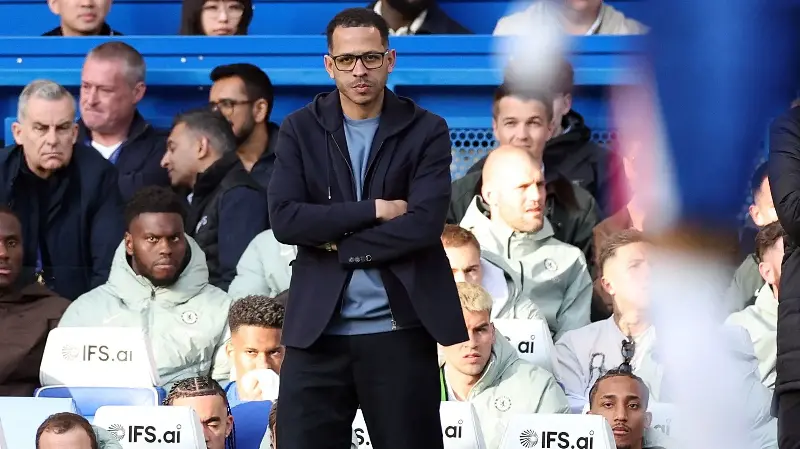 Suplentes y entrenador