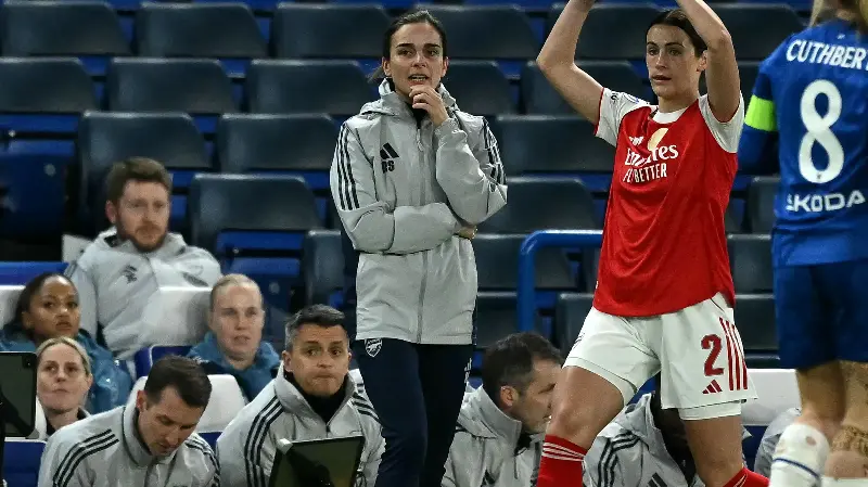 Suplentes y entrenador