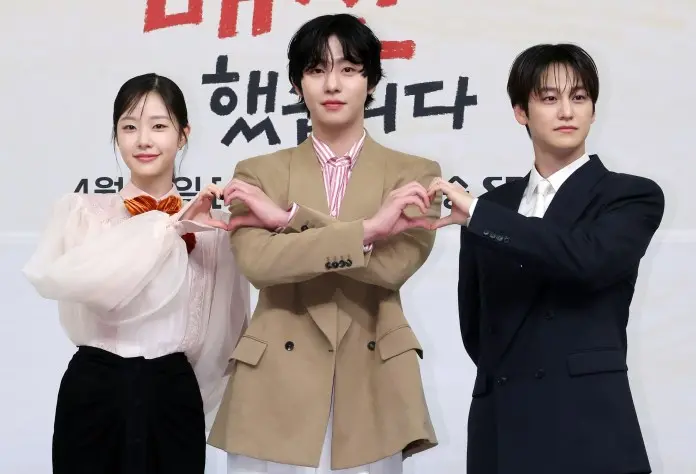 Ahn-hyo Seop, Chae-Won Bin and Kim Bum pose together, making heart shapes with their hands against a promotional backdrop.