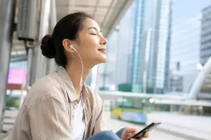 Wear headphones every day: Doctors advise on how to protect your hearing.