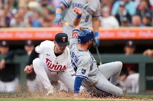 Twins let four home runs go to waste in 8-6 loss to Royals