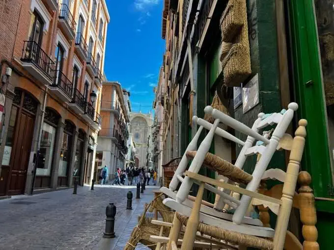 La capital impulsa un plan para proteger los comercios emblemáticos y reforzar su valor como patrimonio