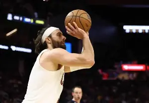 NBA: Max Strus scores 24 to lead Cavaliers past Warriors