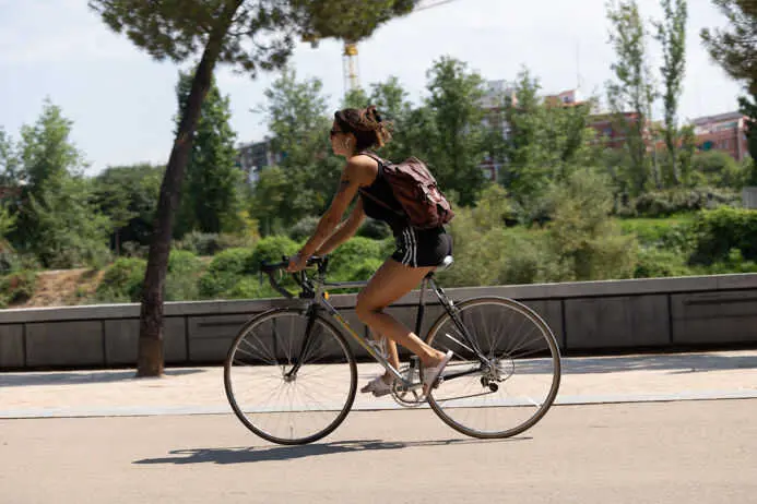 La UCO presenta 'Explorando a 2 ruedas la perla de occidente', un libro para redescubrir Córdoba en bicicleta