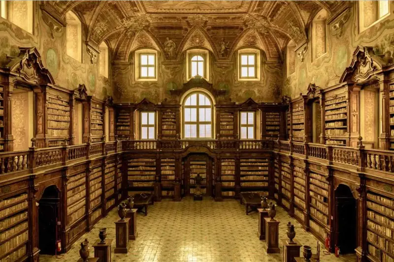 Dopo 14 anni riapre la Biblioteca dei Girolamini, la più antica di Napoli (colpita dallo scandaloso furto di migliaia di libri)