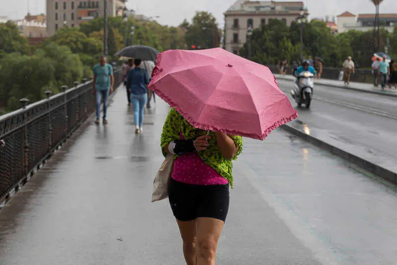 Calor, lluvia y tormentas ponen hoy en aviso a más de la mitad de España, con máximas de 39ºC en el sur peninsular